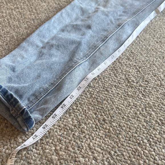 Classic High-Rise Light Blue Women's Jeans - Picture 3 of 5